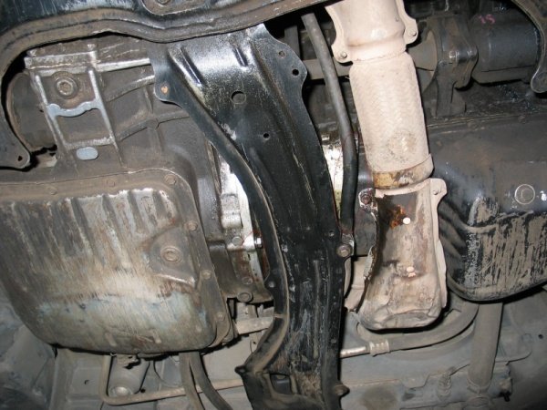 Почему течет и пенится масло на стыке двигателя и АКПП Почему течет и пенится масло на стыке двигателя и АКПП