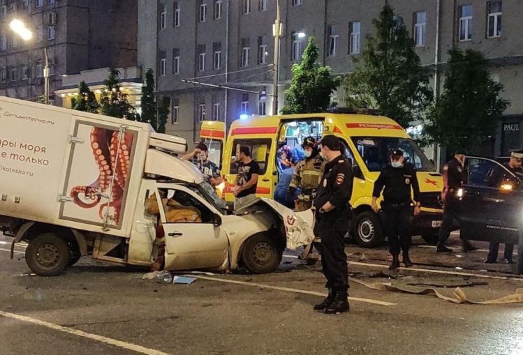 Актеру Михаилу Ефремову грозит семь лет тюрьмы за пьяное ДТП в центре Москвы (видео аварии) Актеру Михаилу Ефремову грозит семь лет тюрьмы за пьяное ДТП в центре Москвы (видео аварии)
