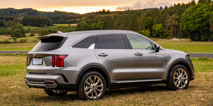 Изучаем цены и комплектации нового KIA Sorento Изучаем цены и комплектации нового KIA Sorento