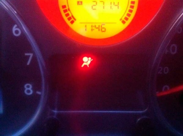 Ebd в Автомобиле Горит на Панели Кайрон • Про airbag в машине